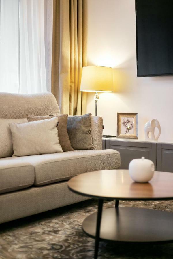 Luxury For Everyone - Hills Park Lux Apartments 3 VNO Eksteriør billede